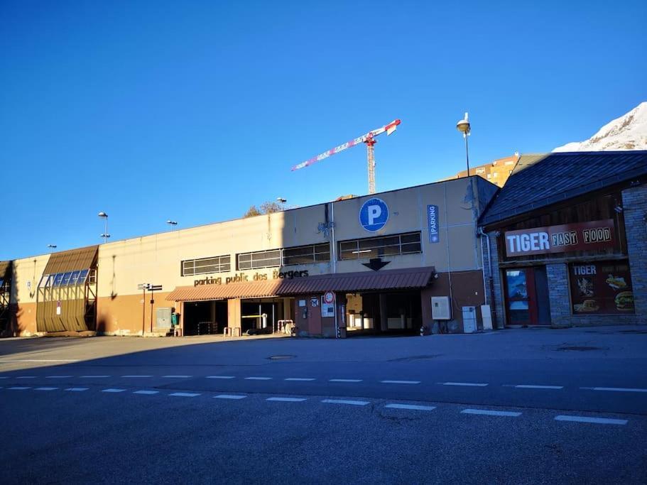 Apartamento Au Pied Des Pistes Avec Parking Entierement Renove Huez Exterior foto