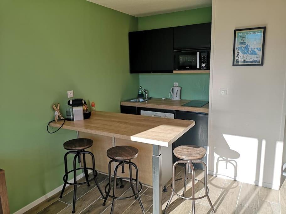 Apartamento Au Pied Des Pistes Avec Parking Entierement Renove Huez Exterior foto