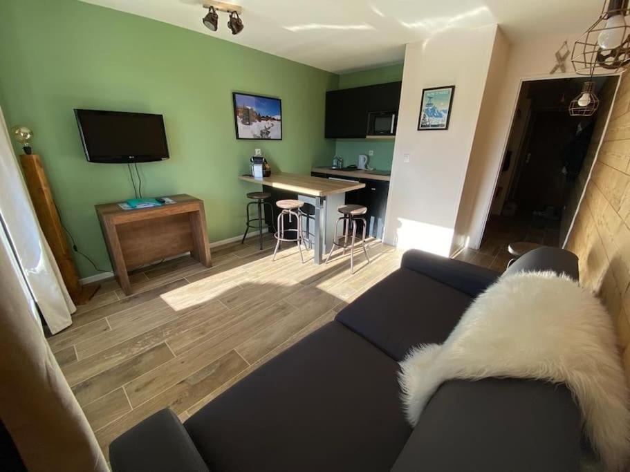Apartamento Au Pied Des Pistes Avec Parking Entierement Renove Huez Exterior foto
