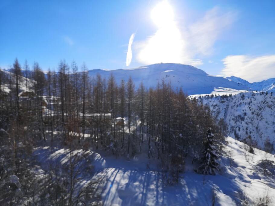 Apartamento Au Pied Des Pistes Avec Parking Entierement Renove Huez Exterior foto